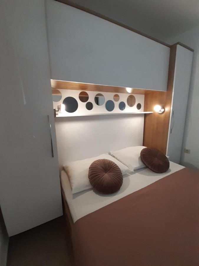 Apartment Lucky With Jacuzzi Trogir Exteriér fotografie