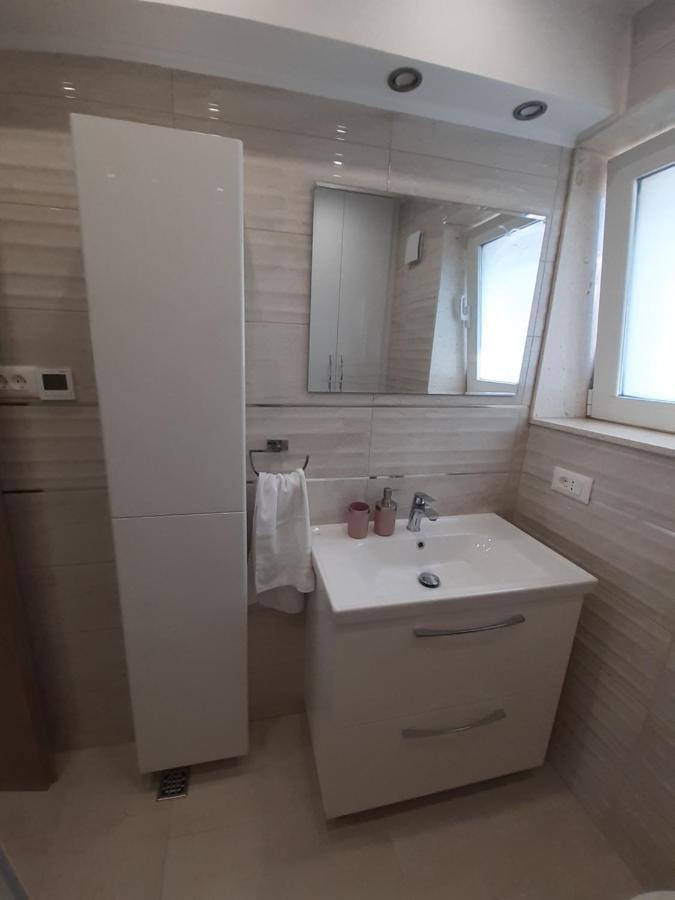 Apartment Lucky With Jacuzzi Trogir Exteriér fotografie