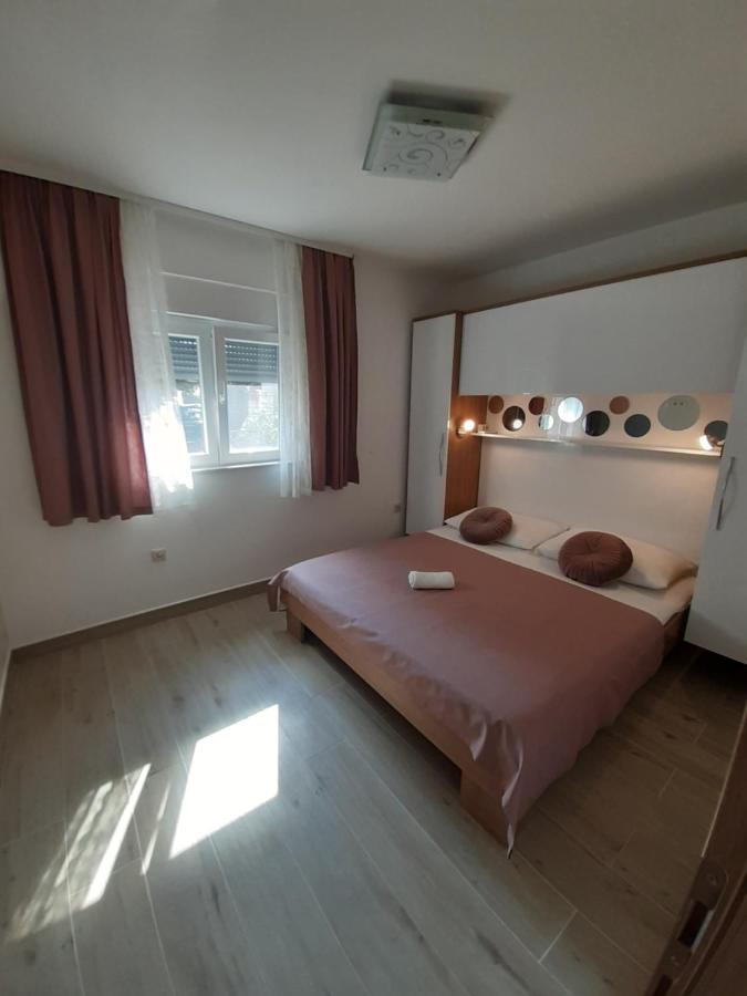 Apartment Lucky With Jacuzzi Trogir Exteriér fotografie