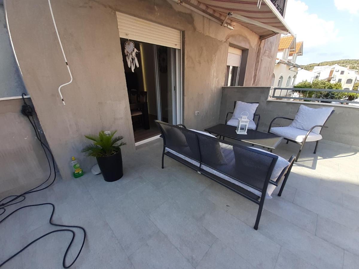 Apartment Lucky With Jacuzzi Trogir Exteriér fotografie