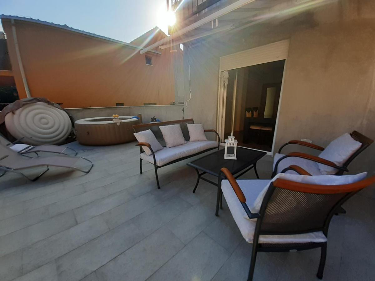 Apartment Lucky With Jacuzzi Trogir Exteriér fotografie