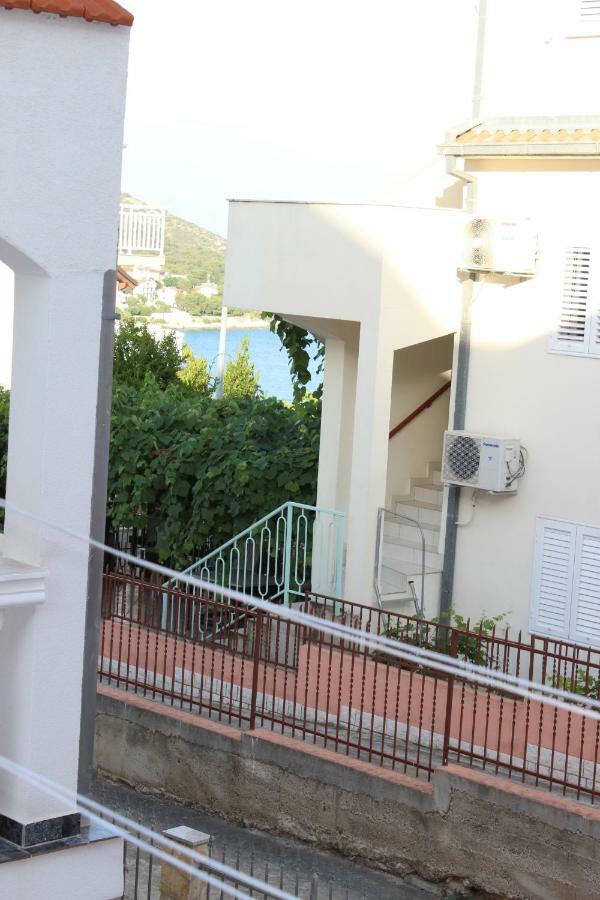 Apartment Lucky With Jacuzzi Trogir Exteriér fotografie