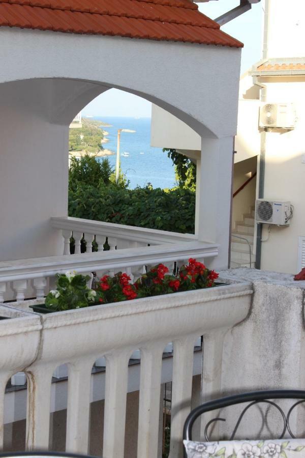 Apartment Lucky With Jacuzzi Trogir Exteriér fotografie