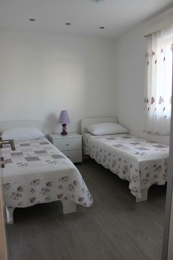 Apartment Lucky With Jacuzzi Trogir Exteriér fotografie