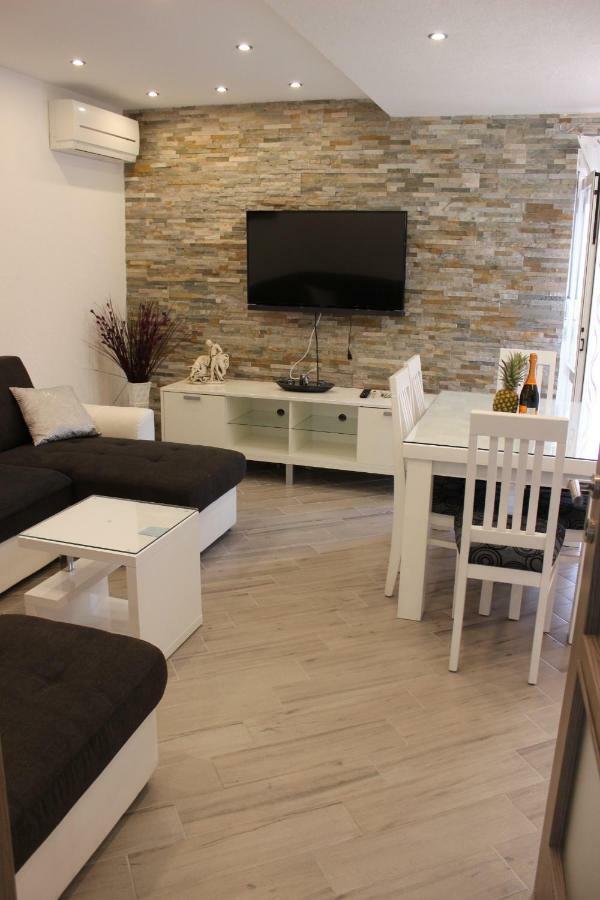 Apartment Lucky With Jacuzzi Trogir Exteriér fotografie