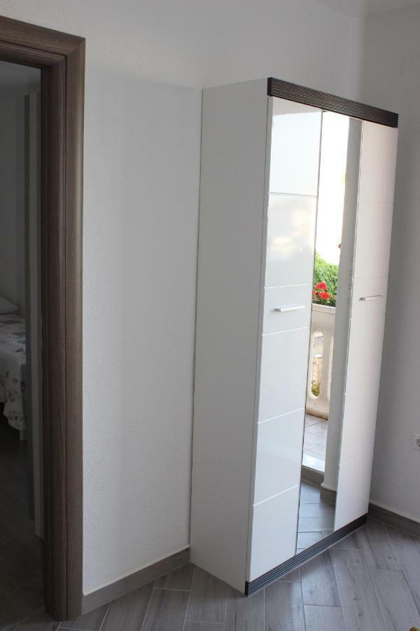 Apartment Lucky With Jacuzzi Trogir Exteriér fotografie
