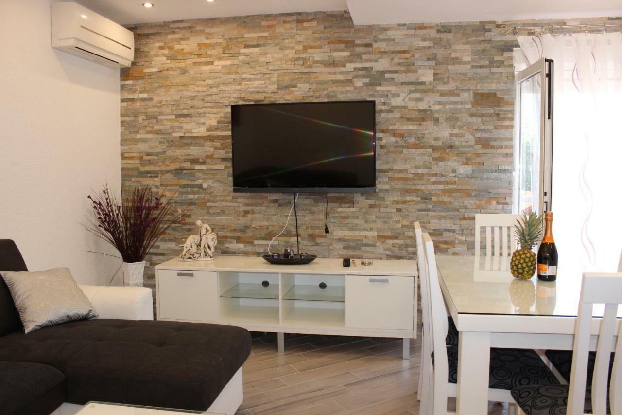 Apartment Lucky With Jacuzzi Trogir Exteriér fotografie